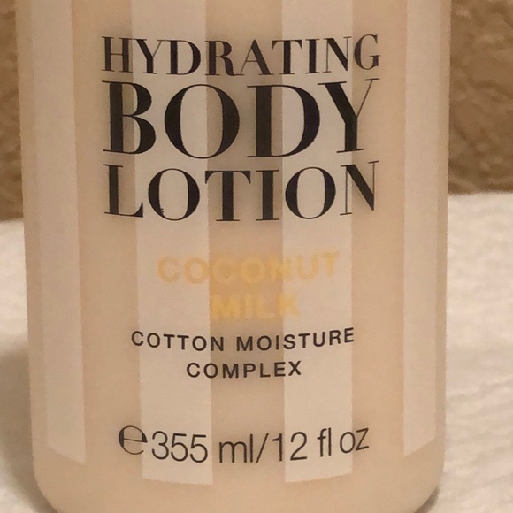 NWT Victoria’s Secret Hydrating Body Lotion Coconut Milk. 12 oz. Full Bottle.HTF - Picture 2 of 9